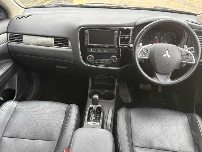 MITSUBISHI OUTLANDER