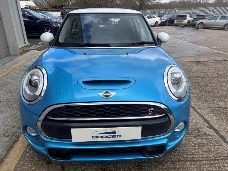 MINI HATCH