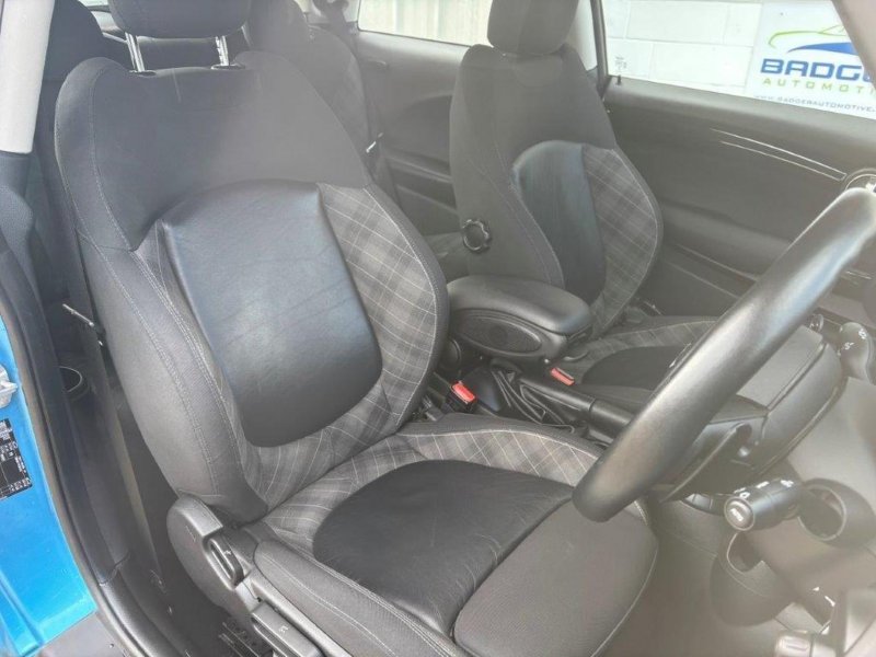 MINI HATCH