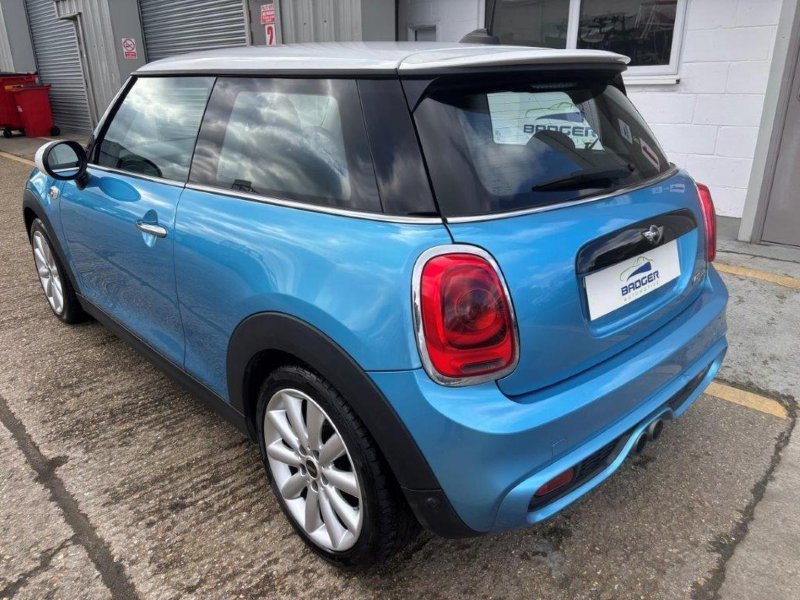 MINI HATCH