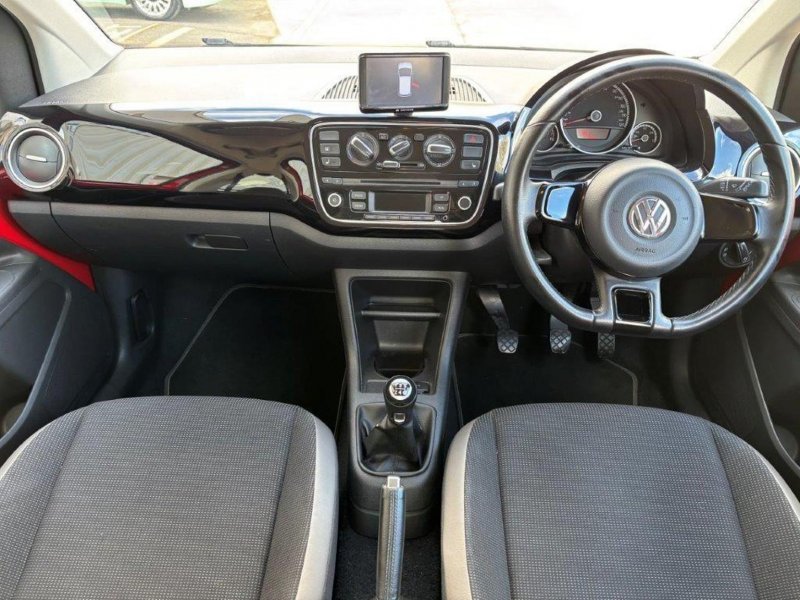 VOLKSWAGEN UP