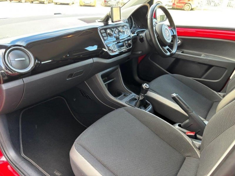 VOLKSWAGEN UP