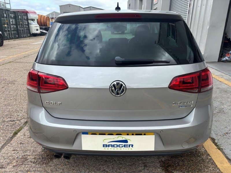 VOLKSWAGEN GOLF
